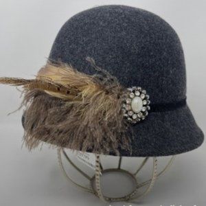 Cloche Hat Callanan Chapeaux - Fine gray w/Feather Brooch Pin Vintage style